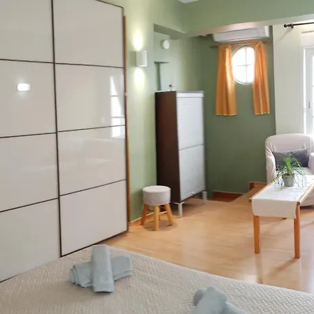 Prázdninový dům The Loft Beyond The Sea, 3 Storey Residence, 67 Mandilara *