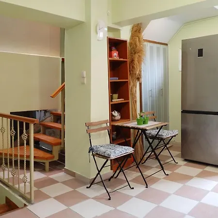 Prázdninový dům The Loft Beyond The Sea, 3 Storey Residence, 67 Mandilara