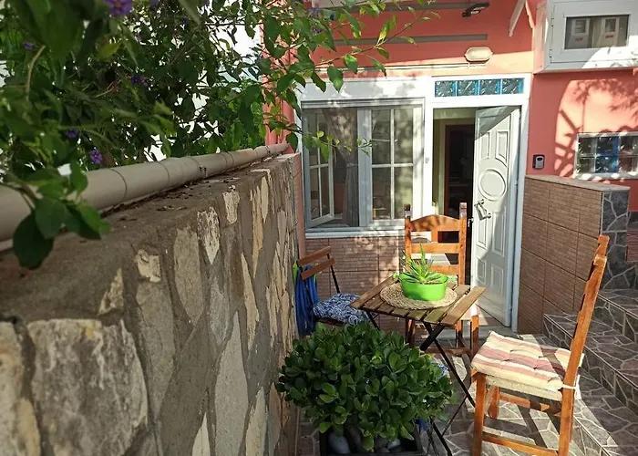 펜션 The Loft Beyond The Sea, 3 Storey Residence, 67 Mandilara