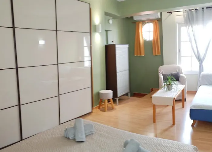 Prázdninový dům The Loft Beyond The Sea, 3 Storey Residence, 67 Mandilara *